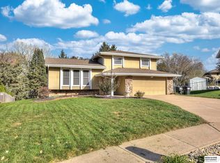 15718 Hascall Cir, Omaha, NE 68130