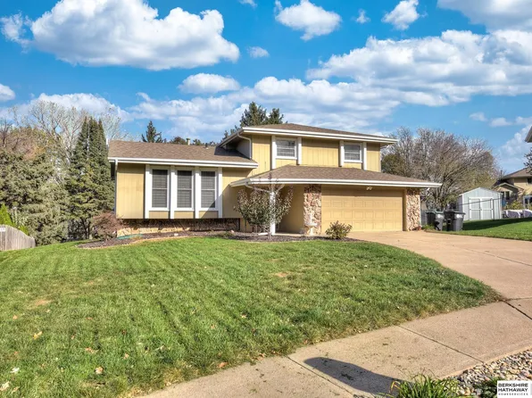 15718 Hascall Cir, Omaha, NE 68130