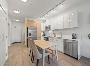 1621 Hamilton Ave #214, North Vancouver, BC V7P0B6
