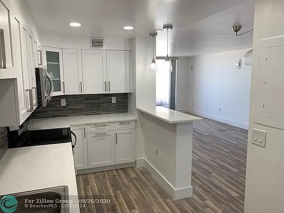 3rd image of 18011 Biscayne Blvd APT 502