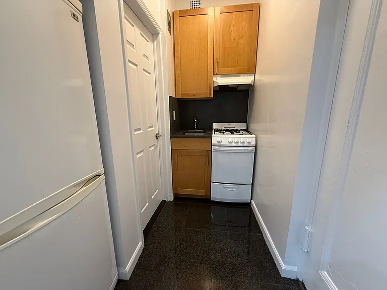 151 E 81st St #7C — Photo 3