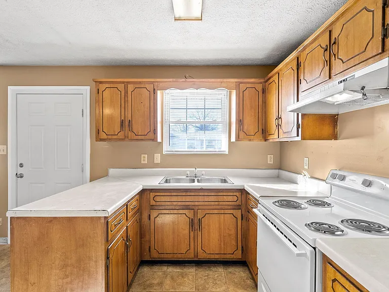 Thompsonville Ln — Photo 6