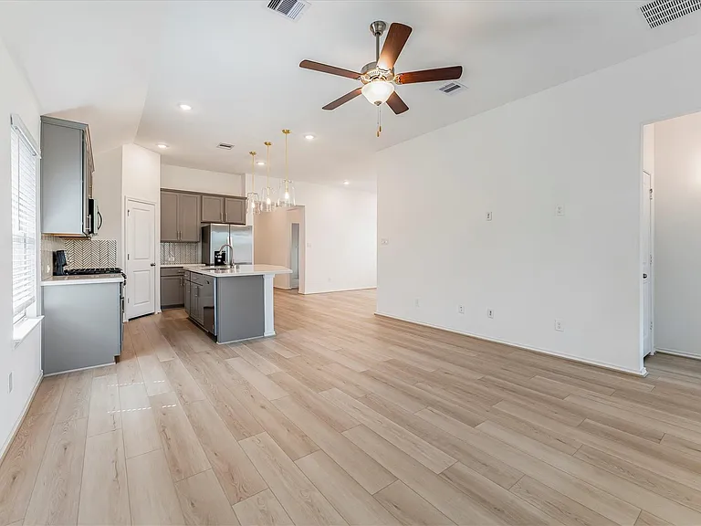 21107 Armstrong County Dr — Photo 22