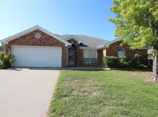 1603 McGarry Ln, Mansfield, TX 76063