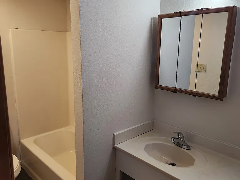 1626 Pinewood Dr — Photo 4