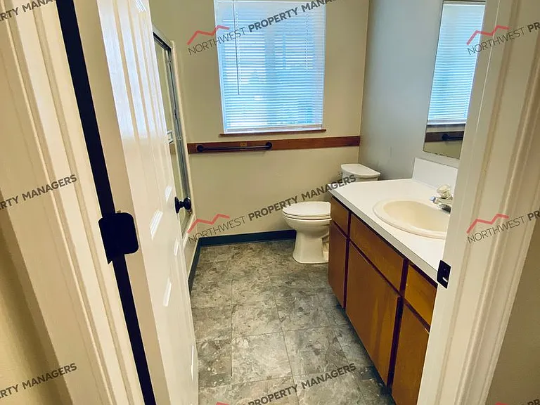 405 NW Arden Ave #A — Photo 9