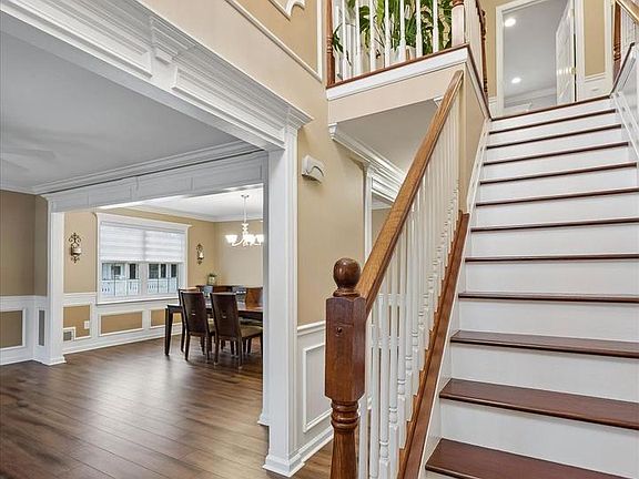 4th image of 244 Sunset Ave