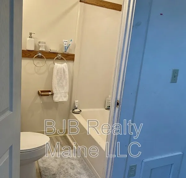 596 Preble St #4 — Photo 4