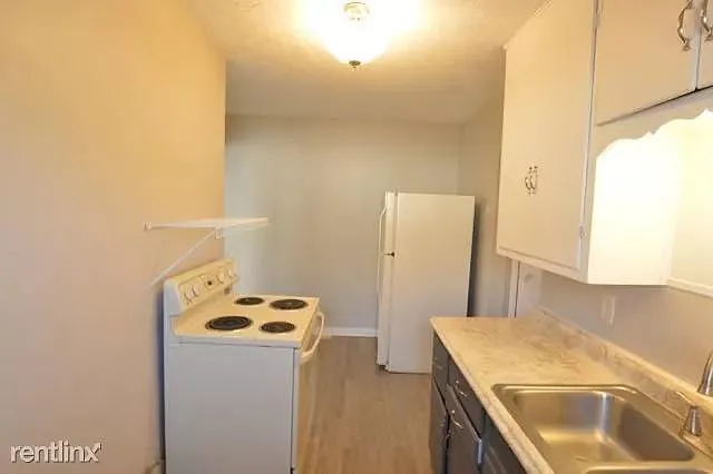 744 Lincoln St — Photo 5