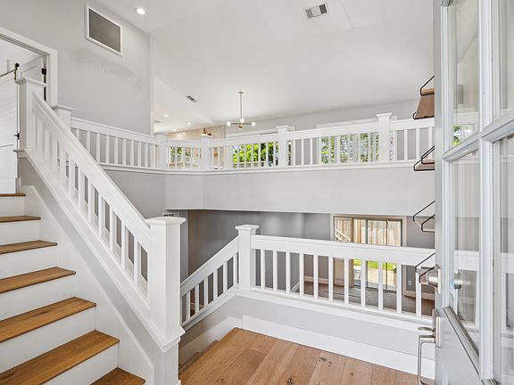 5th image of 1215 Pickett St