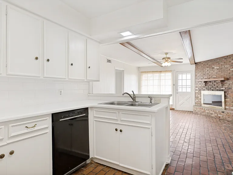 7726 Dentcrest Dr — Photo 5