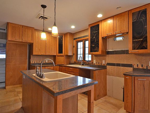3rd image of 972 Bergen Ave