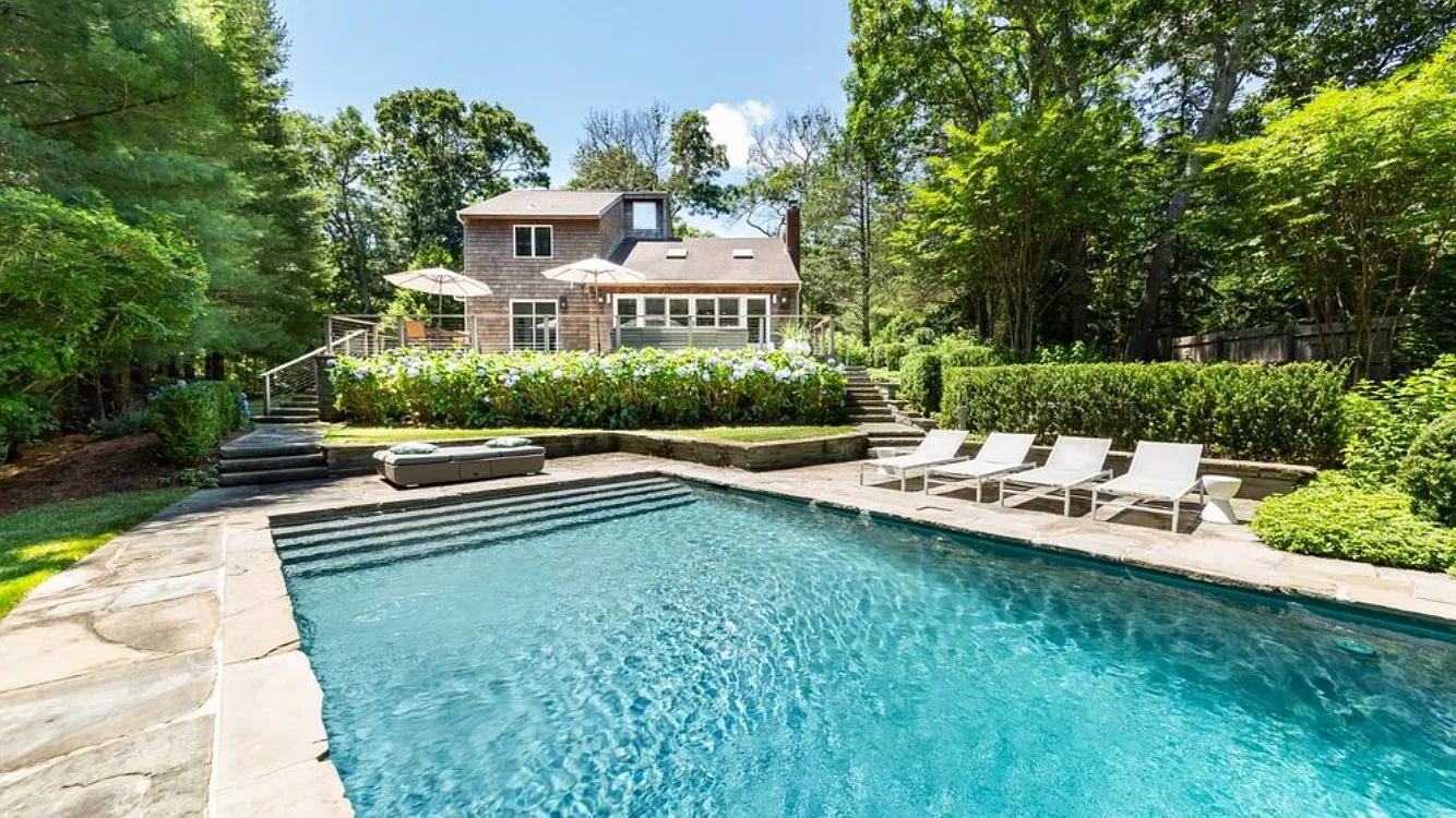 Marketing Text Edit Pristine East Hampton 3+ Bed Sanctuary — Photo 1