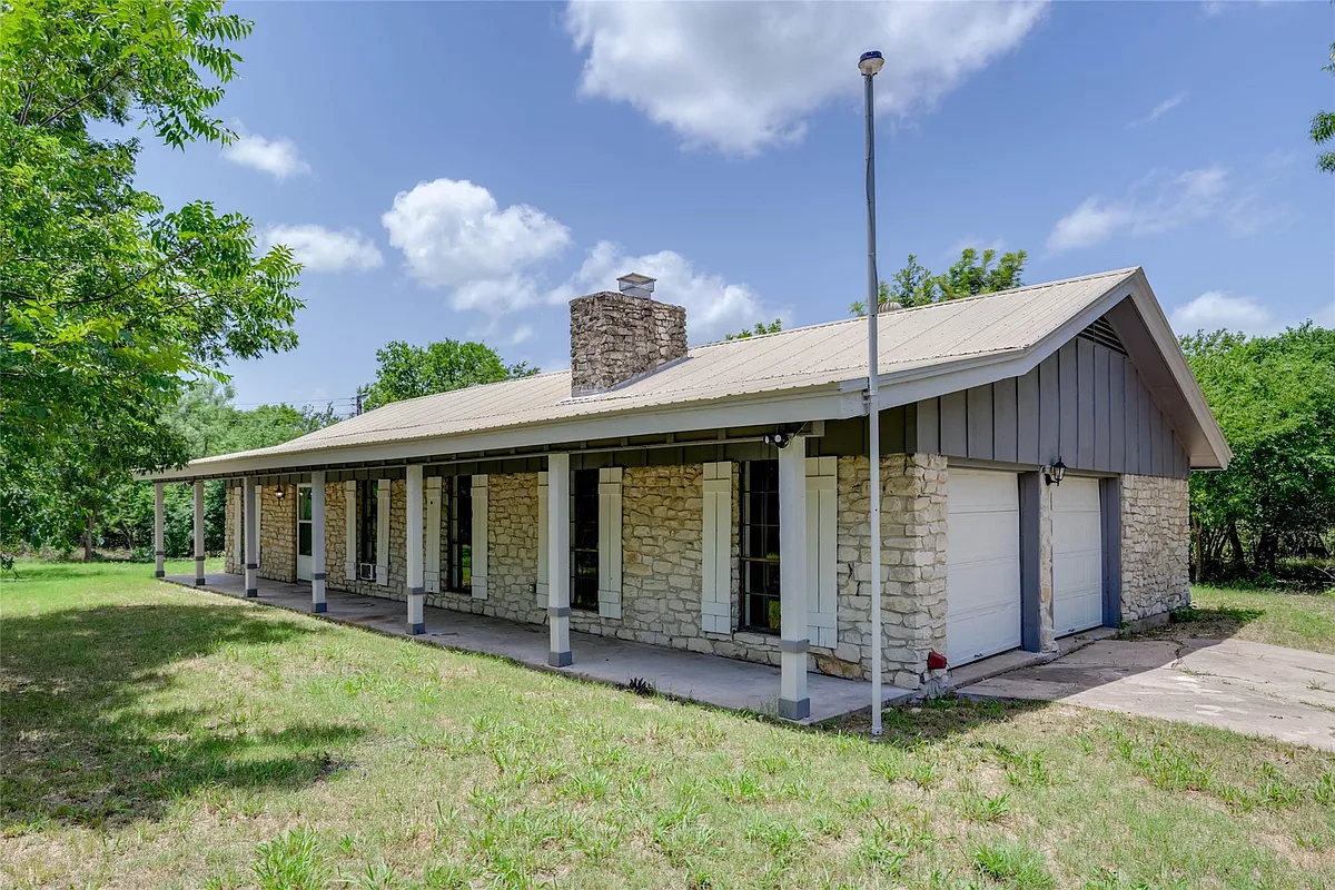 Building Photo - 18641 Camino Real