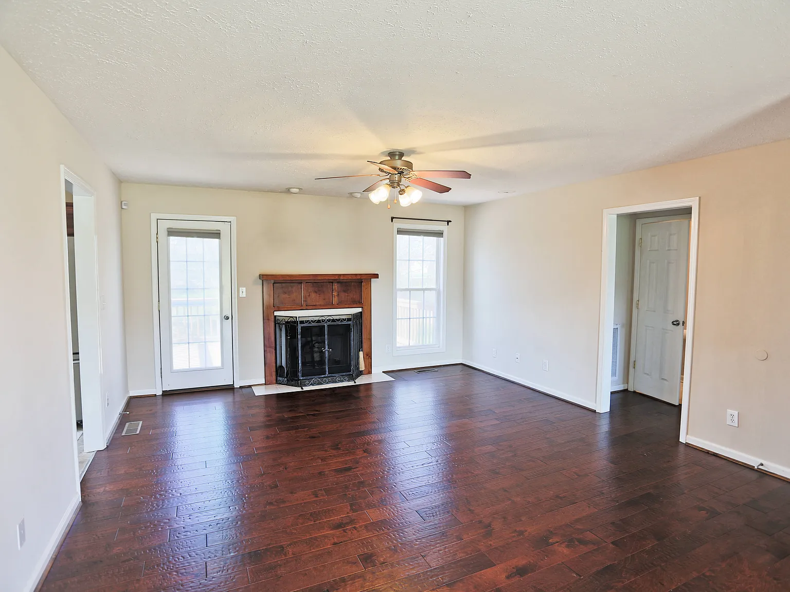 3 bed, 2.5 bath, 2050 sqft, $1,745 — Photo 4