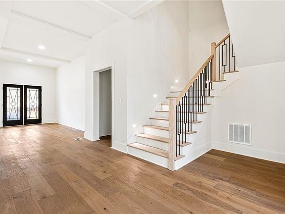 5th image of 2047 Drew Valley Rd NE