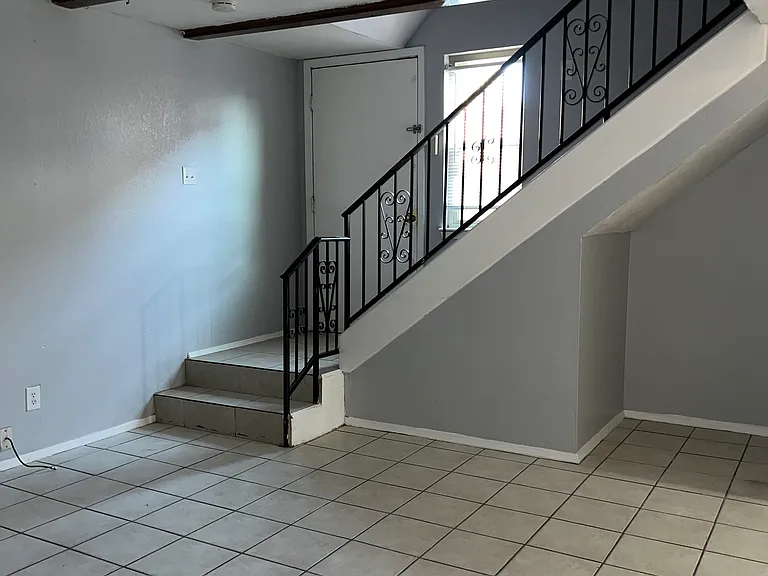 10605 Cuatro Vistas Dr #C — Photo 8