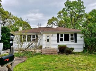 123 Dupont Ave, Hopatcong, NJ 07843