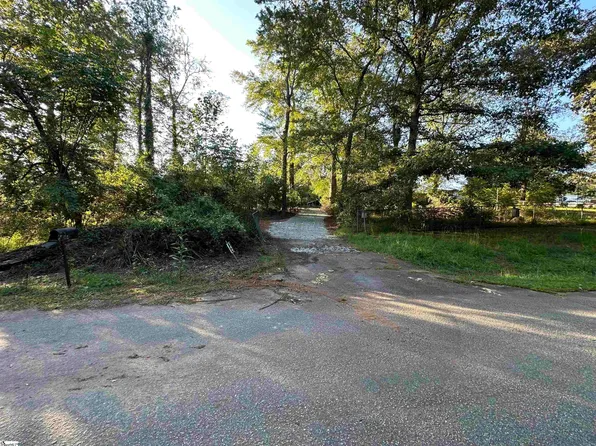 144 Yvonne Dr, Six Mile, SC 29682