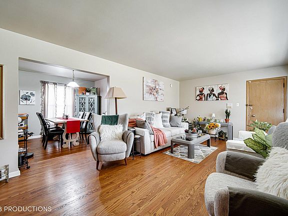 2nd image of 1549 Balmoral Ave #1549