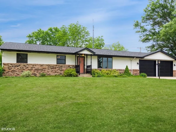 9095 N Small St, Leaf River, IL 61047