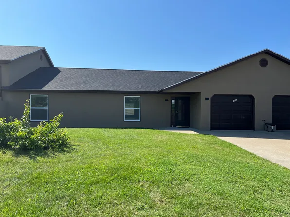 1825 Pinnacle Point Dr, Holts Summit, MO 65043