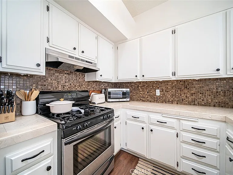345 Avocado St #A4 — Photo 10