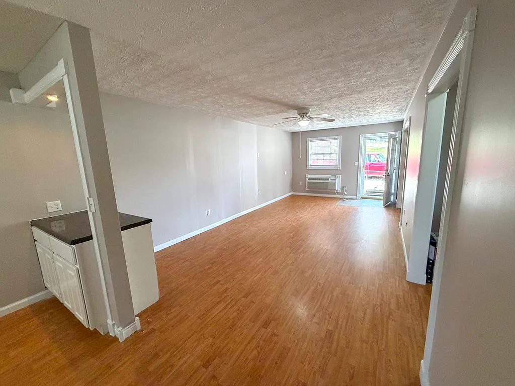117 Lookout Street - 1 — Photo 4