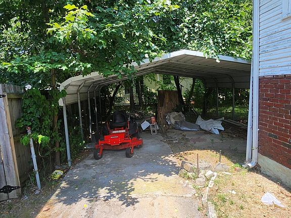 3rd image of 303 Glenwood Dr