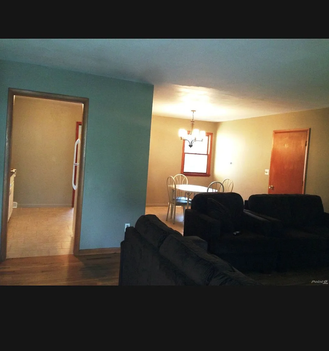 3 bed, 1314 sqft, $1,800 — Photo 2