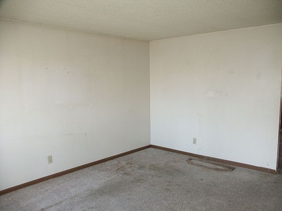 3rd image of 1695 Hillsbury Dr