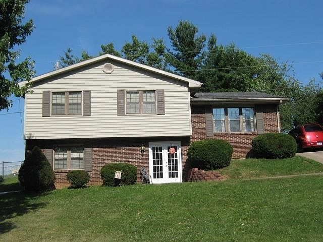 1st image of 554 Magnolia Dr