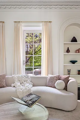 Living room, photo 2