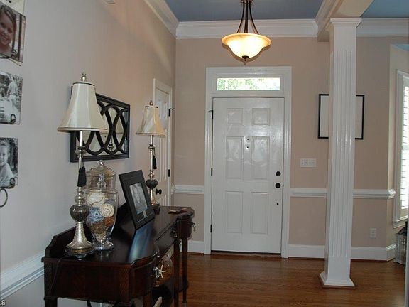 3rd image of 811 Haddington Ct