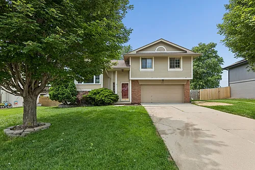 2402 King Dr Photo 1