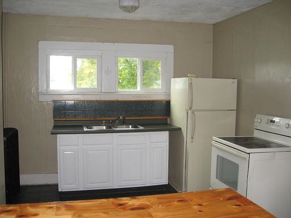 3rd image of 425 Saint Lawrence Ave