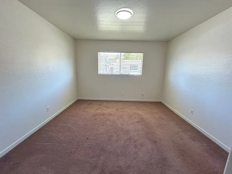 960 Suiter St — Photo 7
