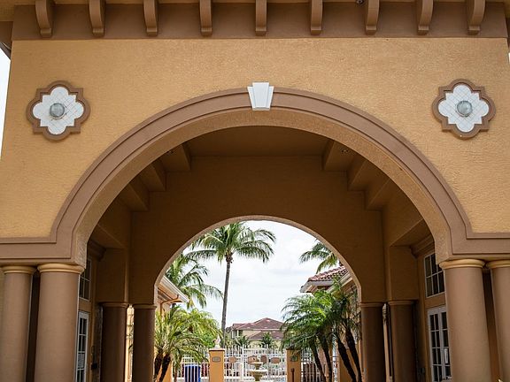 2nd image of 15590 Ocean Walk Cir APT 204