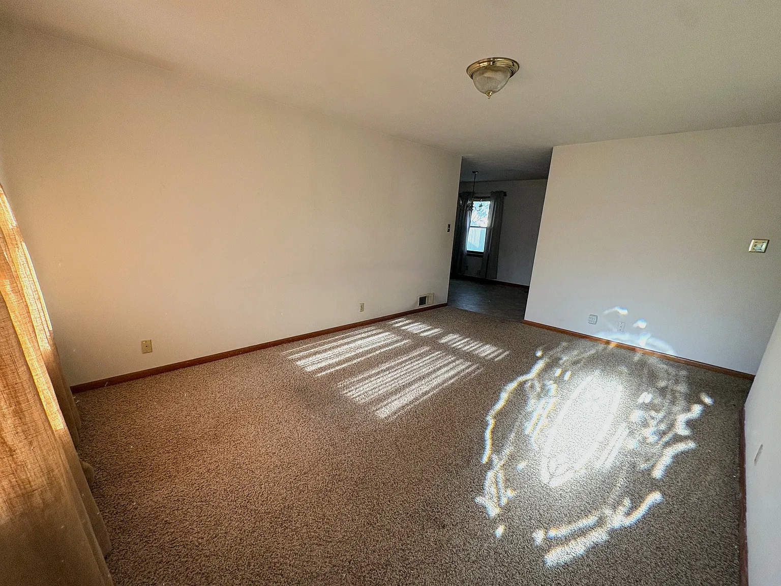 3 bed, 1448 sqft, $1,700 — Photo 4