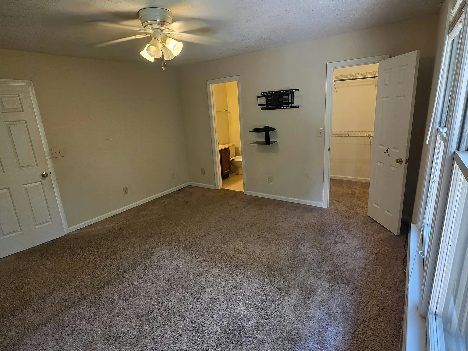 2 bed, 2.5 bath, 1280 sqft, $1,550 — Photo 2