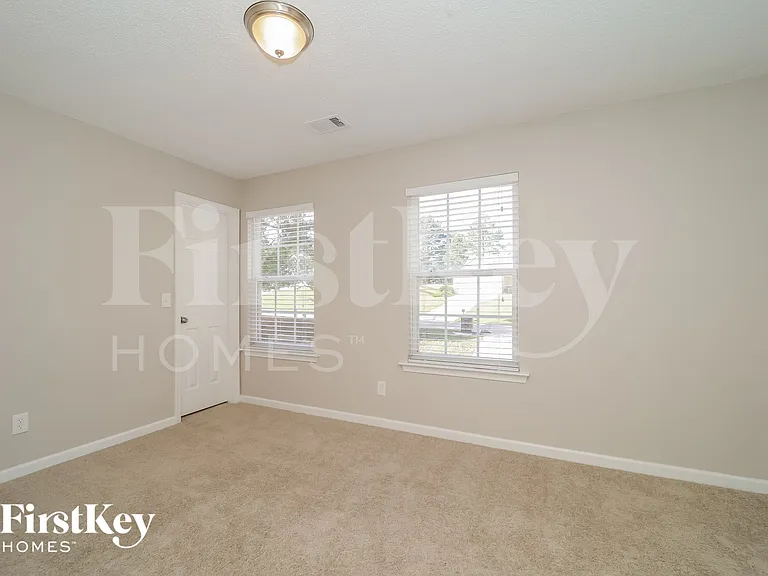 1059 Grandview Cir — Photo 13