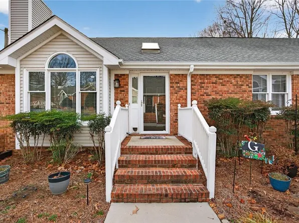 2054 Hearthwood Ct, Greensboro, NC 27407