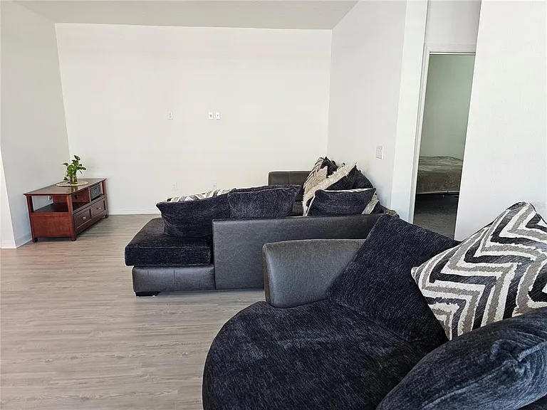 2927 Sanctuary Dr — Photo 17