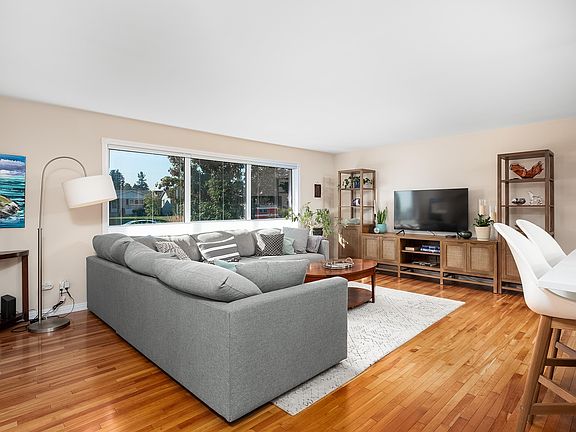 4th image of 7708 106a Ave NW