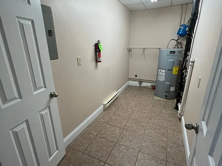 186 E Main St — Photo 10