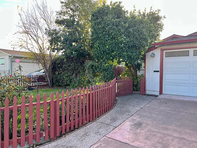 2212 Francis Ave — Photo 42