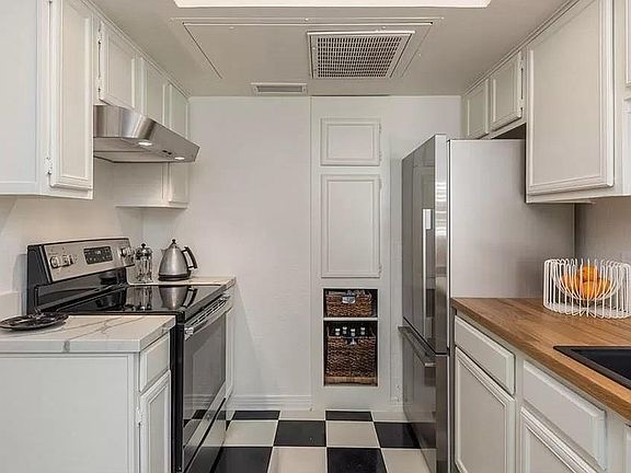 2nd image of 6404 Bordeaux Ave #6404