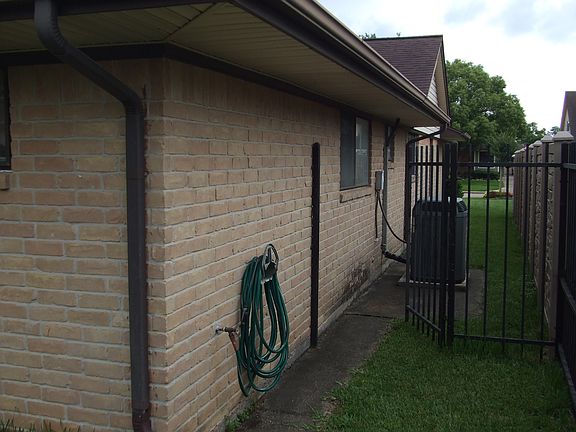 5th image of 11822 Kirkbriar Dr