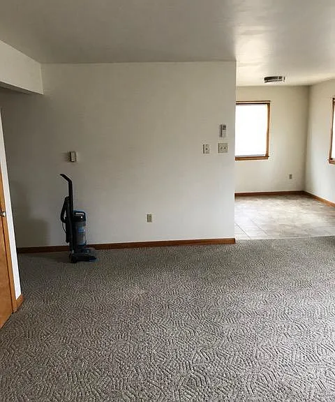 102 E Green St — Photo 3
