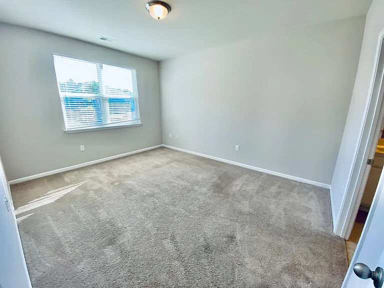 Master bedroom 4_10062022